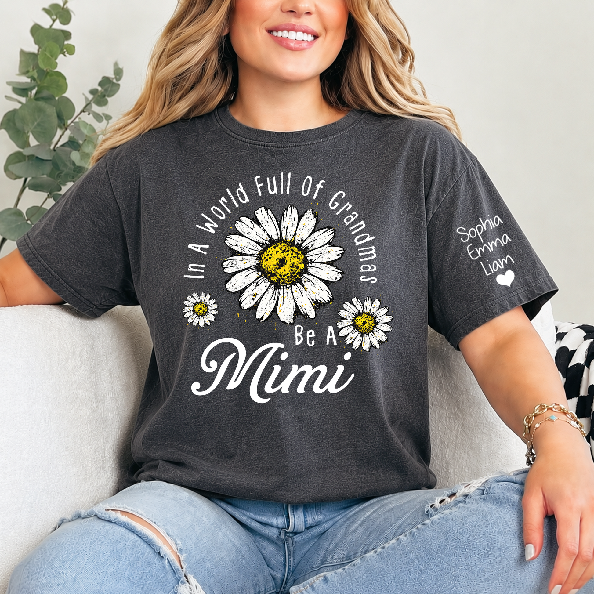 Personalized Be A Mimi Daisy Shirt, In A World Full Of Grandmas T-Shirt, Custom Grandma Name Sleeve Tee Gift For Mimi, Grandma Family Shirt