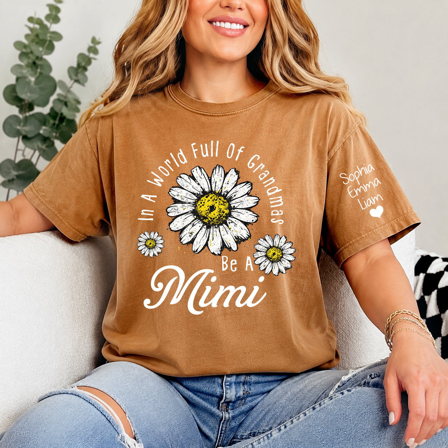 Personalized Be A Mimi Daisy Shirt, In A World Full Of Grandmas T-Shirt, Custom Grandma Name Sleeve Tee Gift For Mimi, Grandma Family Shirt