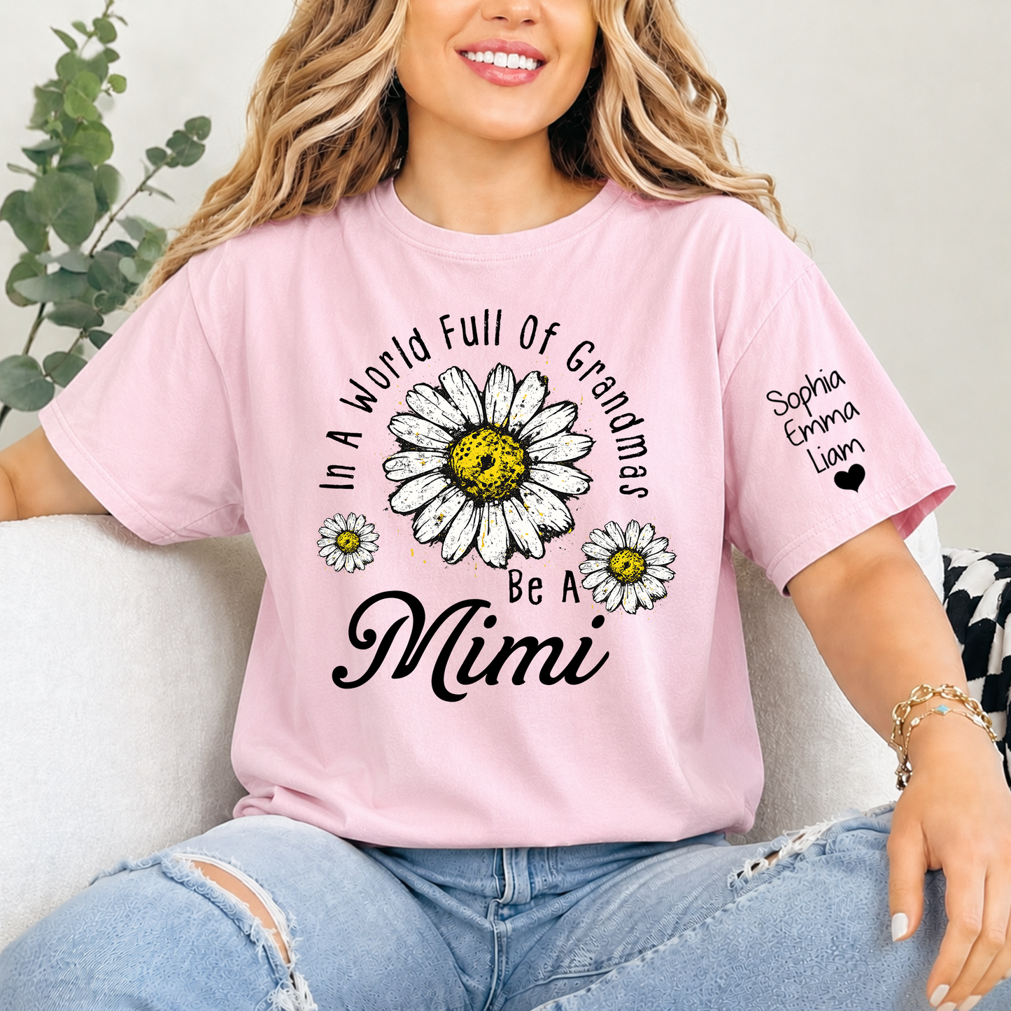 Personalized Be A Mimi Daisy Shirt, In A World Full Of Grandmas T-Shirt, Custom Grandma Name Sleeve Tee Gift For Mimi, Grandma Family Shirt