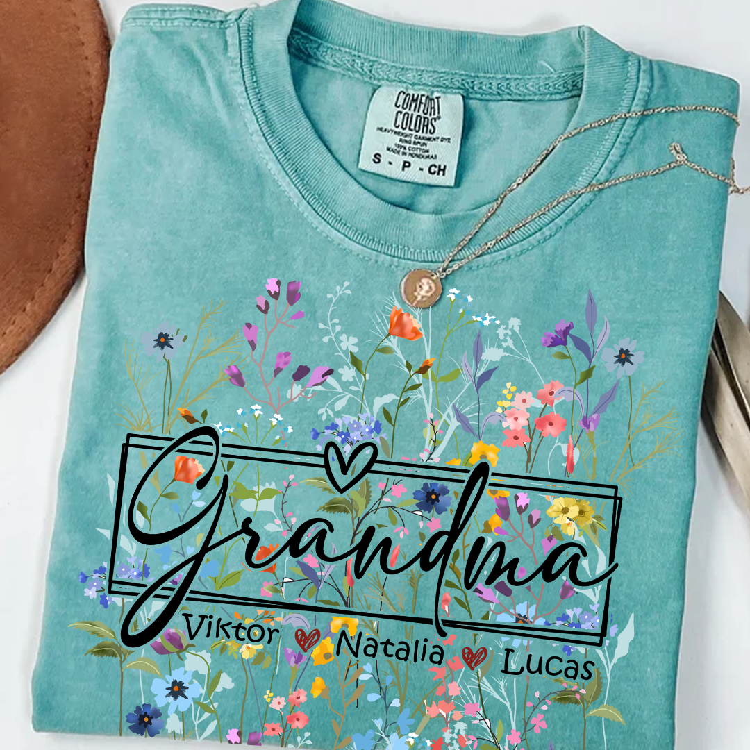 Comfort Colors® Grandma Heart Wildflower And Grandkids Shirt – Personalized Grandmother T-Shirt with Grandkids' Names – Cute Floral Grandma Gift for Grandma, Mother's Day, Birthday