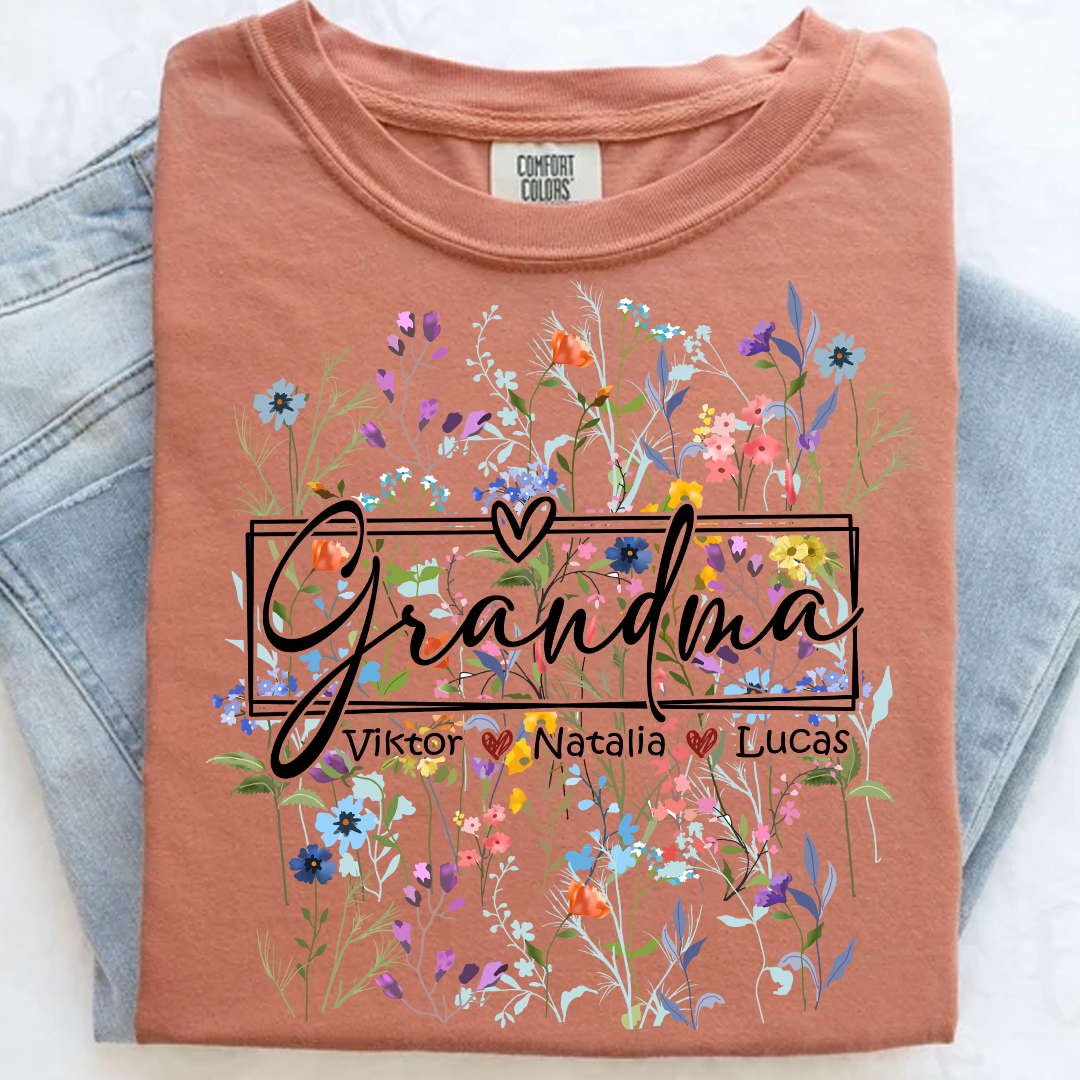 Comfort Colors® Grandma Heart Wildflower And Grandkids Shirt – Personalized Grandmother T-Shirt with Grandkids' Names – Cute Floral Grandma Gift for Grandma, Mother's Day, Birthday