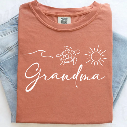 Comfort Colors® Personalized Grandma Beach Shirt Cute Turtle Sun Ocean Graphic Tee, Retro Summer Grandma Gift T-Shirt, Coastal Vacation Shirt