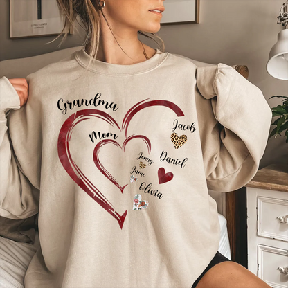 Personalized Mom and Grandma Heart Sweatshirt – Custom Grandkids Name Sweater – Cozy Christmas Gift for Grandma, Gigi, Nana, Mimi