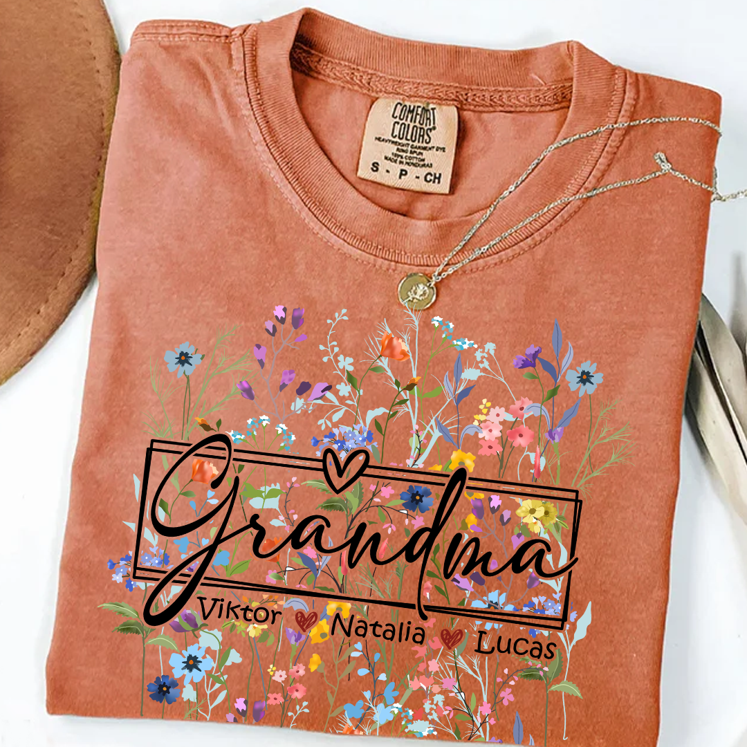Comfort Colors® Grandma Heart Wildflower And Grandkids Shirt – Personalized Grandmother T-Shirt with Grandkids' Names – Cute Floral Grandma Gift for Grandma, Mother's Day, Birthday