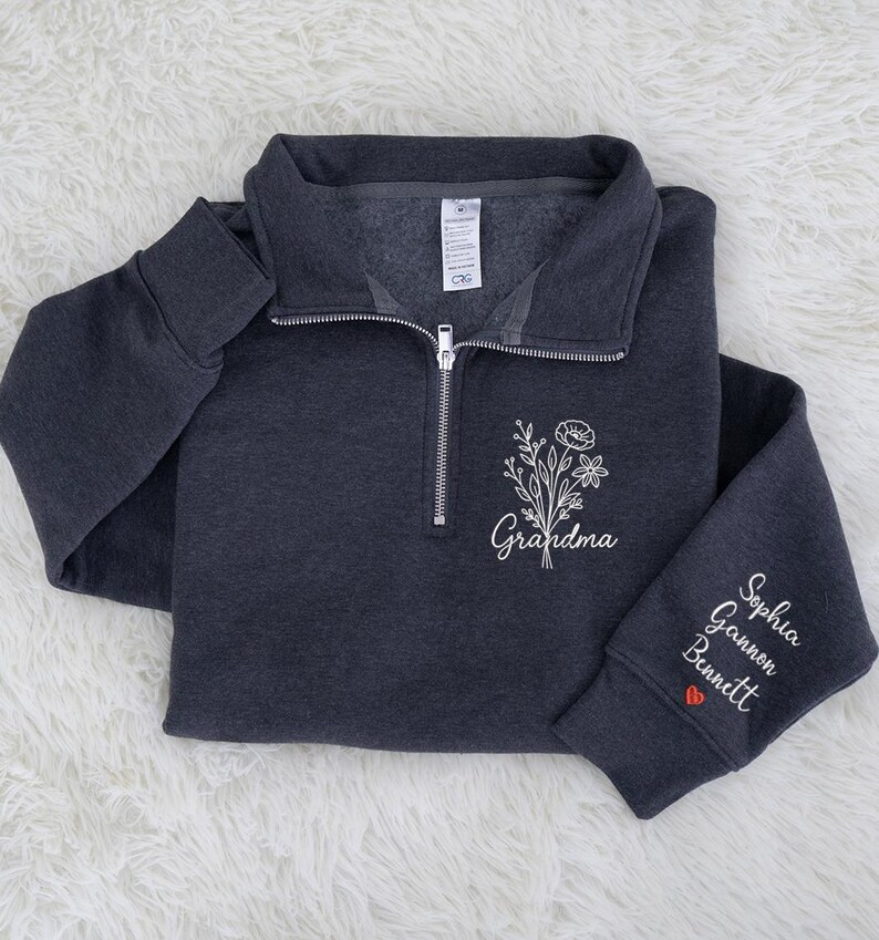 Personalized Grandma Quarter Zip Embroidered Sweatshirt – Custom Grandkids’ Names on Sleeve – Floral Embroidery Gift for Mom, Nana, Mimi