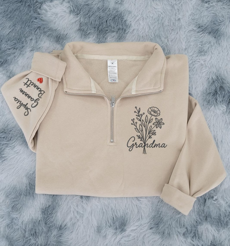 Personalized Grandma Quarter Zip Embroidered Sweatshirt – Custom Grandkids’ Names on Sleeve – Floral Embroidery Gift for Mom, Nana, Mimi