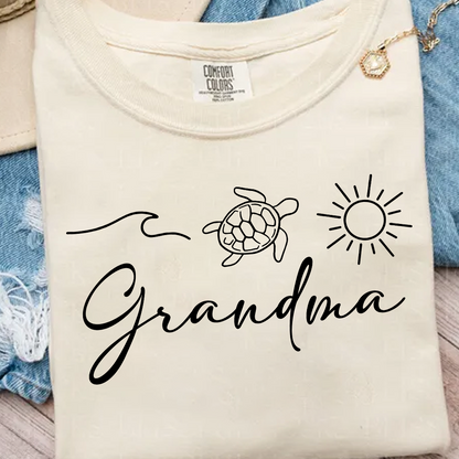 Comfort Colors® Personalized Grandma Beach Shirt Cute Turtle Sun Ocean Graphic Tee, Retro Summer Grandma Gift T-Shirt, Coastal Vacation Shirt