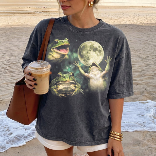 The Vintage Frogs Moon Graphic Tee - Quirky Gift for Friend