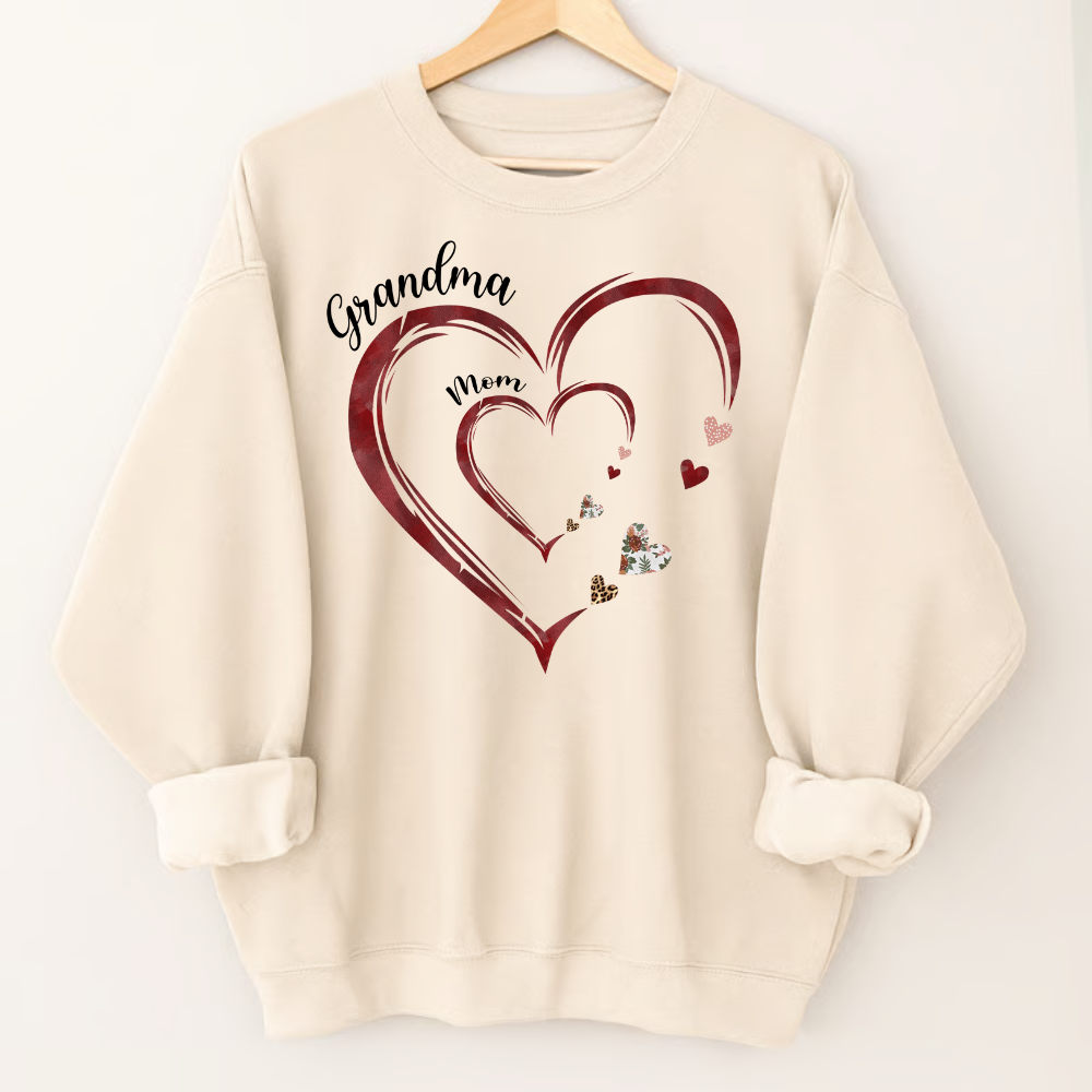 Personalized Mom And Grandma Heart Sweatshirt – Custom Grandma, Mimi, Gigi Sweatshirt with Kids’ Names, Perfect Gift for Mothers & Grandmas