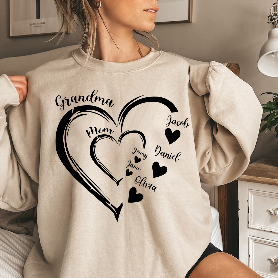 Personalized Mom And Grandma Heart Sweatshirt – Custom Grandma, Mimi, Gigi Sweatshirt with Kids’ Names, Perfect Gift for Mothers & Grandmas