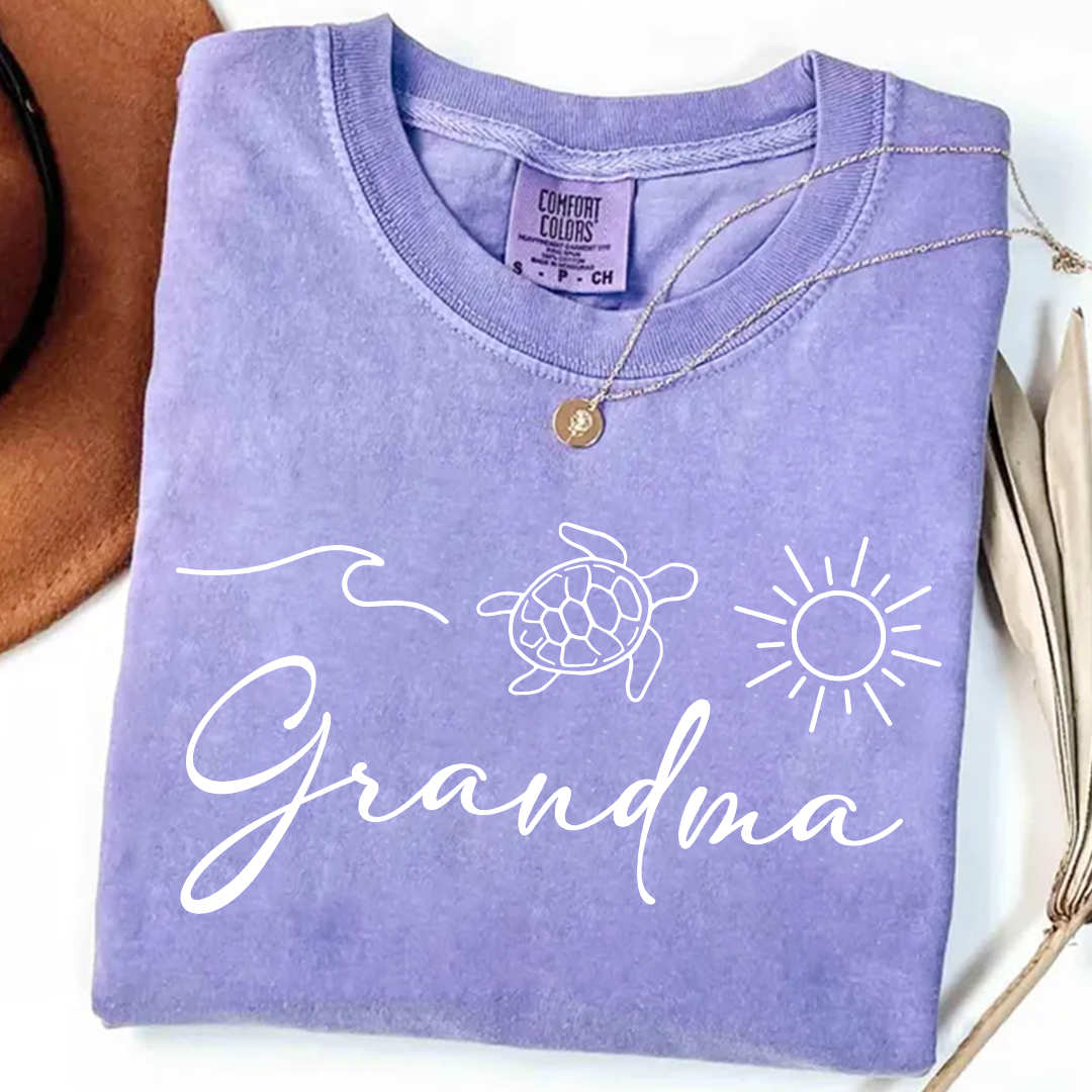 Comfort Colors® Personalized Grandma Beach Shirt Cute Turtle Sun Ocean Graphic Tee, Retro Summer Grandma Gift T-Shirt, Coastal Vacation Shirt