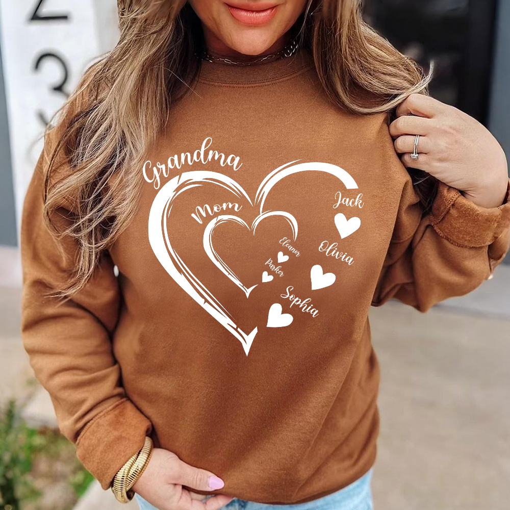 Personalized Mom And Grandma Heart Sweatshirt – Custom Grandma, Mimi, Gigi Sweatshirt with Kids’ Names, Perfect Gift for Mothers & Grandmas